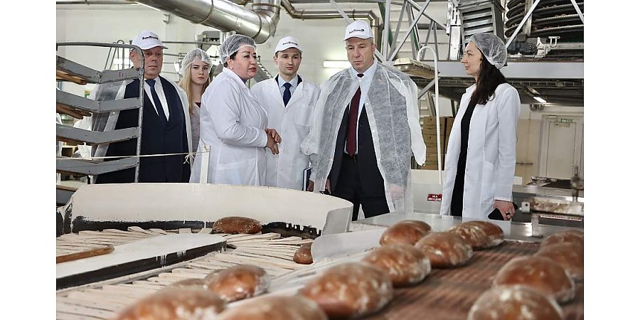 Помощник Президента – инспектор по Гродненской области Юрий Караев посетил ОАО «Гроднохлебпром» и встретился с трудовым коллективом