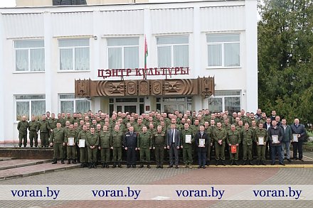 Служим Отечеству. Военнообязанным территориальной обороны Вороновского района вручили награды за добросовестное выполнение поставленных задач