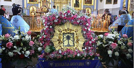 Православные верующие празднуют явление Жировичской иконы Божией Матери