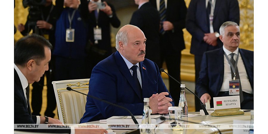 Александр Лукашенко прибыл в Кремль на саммит ЕАЭС