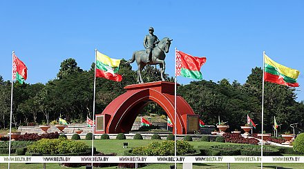 Александр Лукашенко встретился с Мин Аун Хлайном в Президентском дворце в Нейпьидо