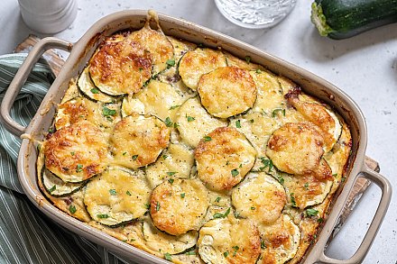 Как вкусно приготовить кабачки: рецепт нежнейшей запеканки, которая не разваливается