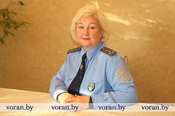 Полжизни в таможне. Главный инспектор отдела таможенных операций и контроля №1 ТП «Бенякони» Елена Мисюро отмечает свой профессиональный праздник
