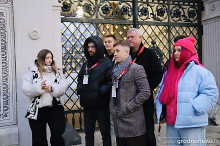 Известные белорусские блогеры посетили экспозицию Старого замка в Гродно в рамках «Марафона единства»