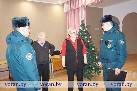 В канун новогодних праздников работники Вороновского РОЧС проверили места проведения массовых мероприятий