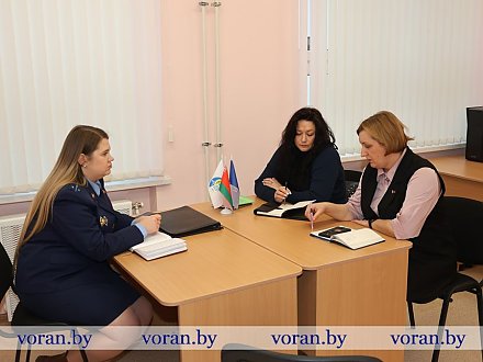 За консультацией — к специалистам. В Вороновской средней школе прошел республиканский профсоюзный правовой прием граждан