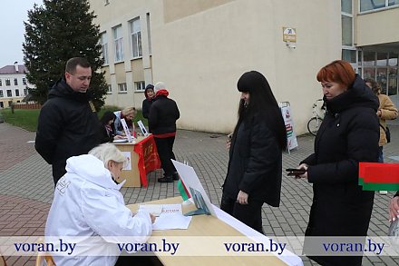 День шестой — активный. В Вороновском районе продолжается сбор подписей для выдвижения  кандидатов на пост Президента Республики Беларусь