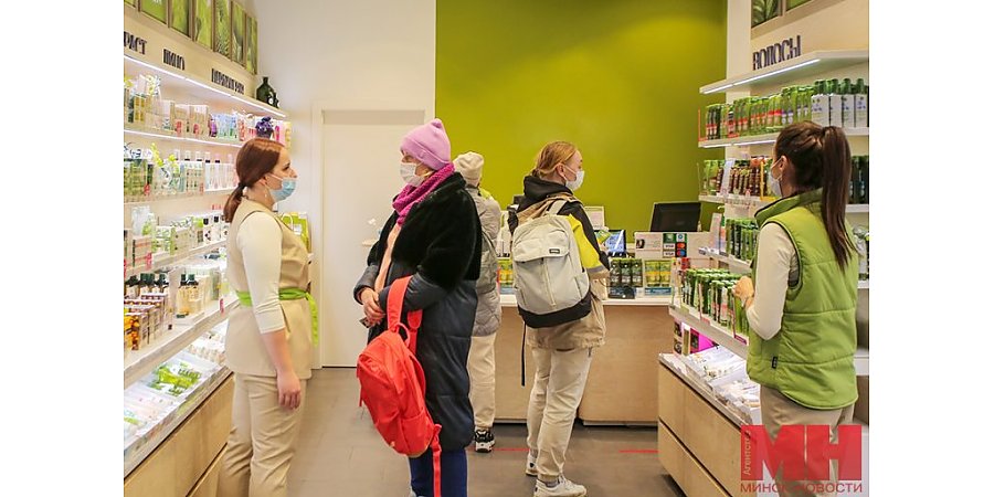 При «омикроне» человек может стать заразным за пару дней до появления симптомов