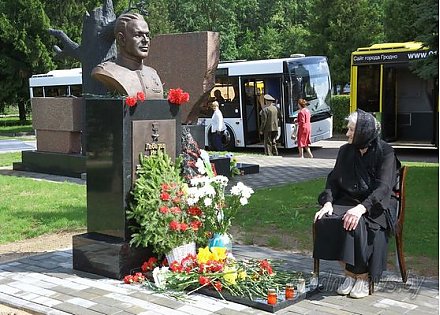 В Гродно торжественно открыли памятник Герою Советского Союза Ивану Даниловичу Лебедеву