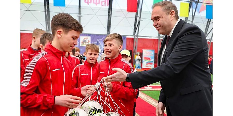 В Лиде открыли футбольный манеж. На очереди в 2021 году спортивные объекты в Щучине, Мостах и Волковыске