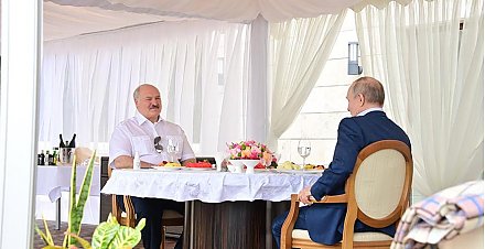 Встречи с Владимиром Путиным и губернаторами, стратегия для ОДКБ и вступительная кампания. Подробности интенсивной недели Президента