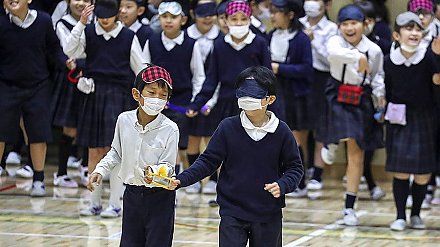 Школы Японии закроются из-за вспышки коронавируса