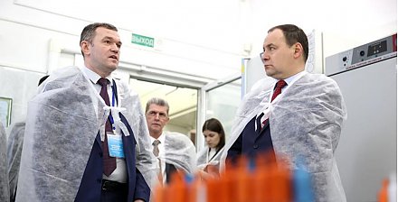 Роман Головченко ознакомился с разработками для школьного питания