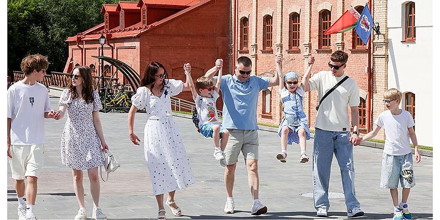 В Беларуси с 1 августа вырастут размеры государственных пособий семьям, воспитывающим детей