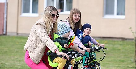 Минтруда: в Беларуси различными видами пособий охвачены более 420 тыс. детей