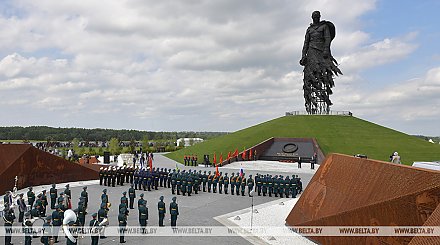 "Он всегда будет символом нерушимой дружбы" - Лукашенко принял участие в открытии мемориала подо Ржевом