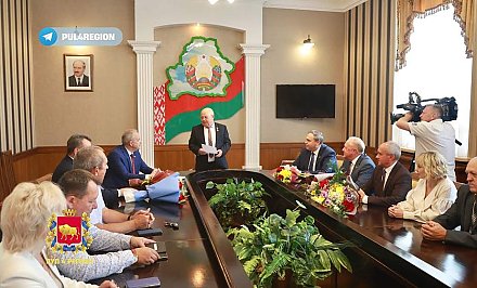 Игорь Сергеенко от имени Главы государства вручил поздравительный адрес в честь 75-летия Герою Беларуси Василию Ревяко
