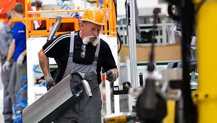 Какой будет «вторая» пенсия, если в месяц откладывать по 27 рублей? Разбираемся с экспертами