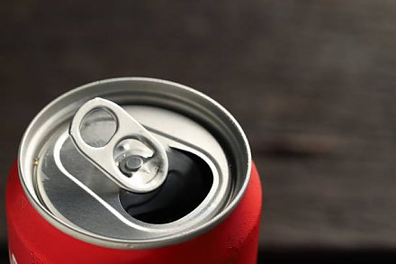 Врач рассказал, как энергетические напитки влияют на здоровье подростков