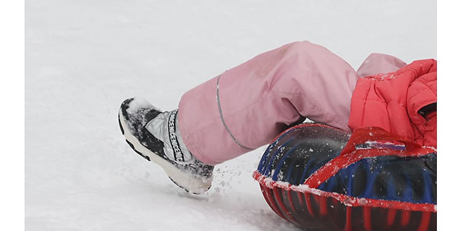 Более 200 детей с начала зимы обратились в больницы Беларуси с травмами после катания с горок