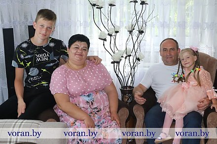 Детские объятья — драгоценней нет ожерелья