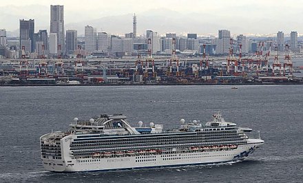 Еще у 10 пассажиров круизного судна в Японии обнаружили коронавирус