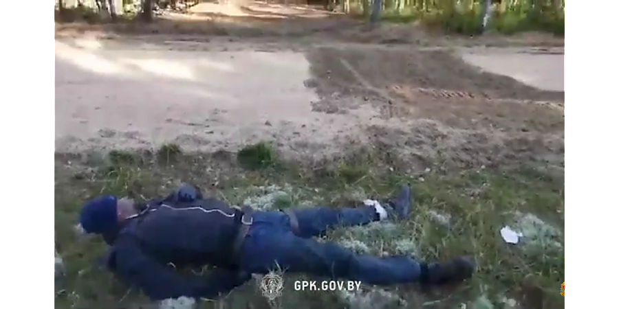 На белорусско-литовской границе обнаружили мигранта с травмой ноги. Литовские силовики выкинули его на линию границы
