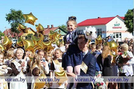 Сегодня во всех школах Вороновщины прозвенел последний звонок (Обновлено)