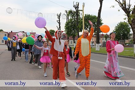 Веселая компания: лето, каникулы и дети!