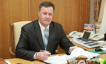 Субботнюю прямую линию провел управляющий делами облисполкома Игорь Попов