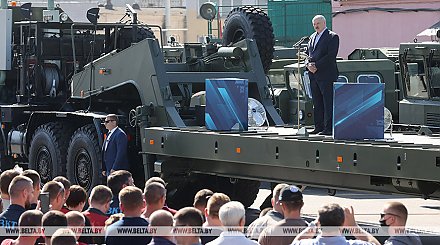 Александр Лукашенко о предприятиях: "плохой" Президент держал лишнюю численность, чтобы людей не выбрасывали на улицу (обновлено)