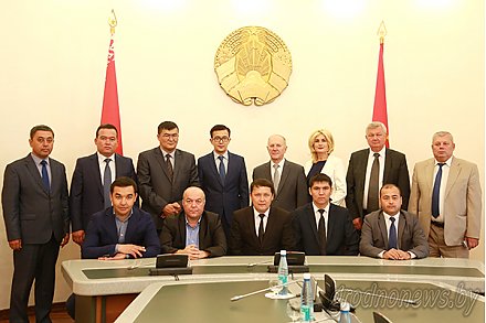 Гродненская область и Узбекистан намерены организовать совместное предприятие по производству сельхозтехники (будет дополнено)