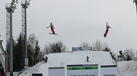 Белорусские фристайлисты завоевали бронзу в синхронных прыжках на этапе КМ в "Раубичах"