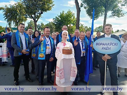 Яскрава. Магутна. Відовішчна. Воранаўскі раён прымае ўдзел у шэсці працаўнікоў вёскі фестываля-ярмаркі «Дажынкі-2025» у Ваўкавыску