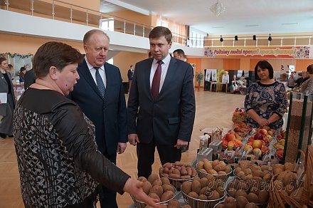 Более пятисот тружеников разных профессий в социально-культурной сфере собрались в Щучине на районный слет передовиков производства «Слава человеку труда!»