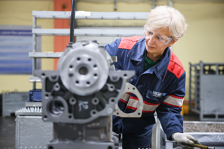 Настоящие труженицы. Говорим о белорусских женщинах и о том, что наше государство будет делать для каждой из них