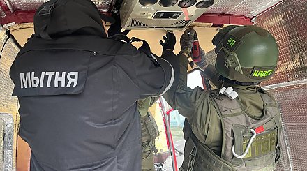 "Не верю, что это была случайность". Шмидт о проезде грузовика со взрывчаткой через таможню Польши