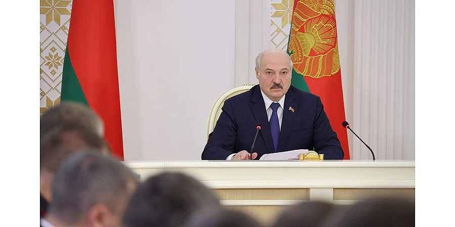 Тема недели: Александр Лукашенко собрал совещание о ходе сельскохозяйственных работ