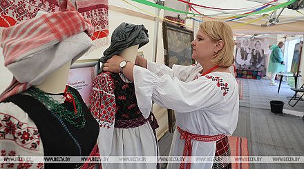 Древние украшения и тренды сезона. В Александрии показали антологию женской красоты 