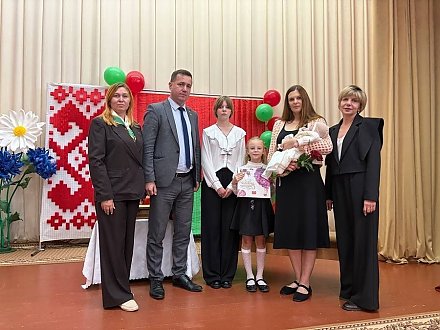 Сям'і Папко  з аграгарадка Больцішкі ўручылі нацыянальны абярэг — «Бацькава кашуля»