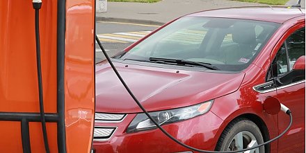 Совмин определил, как будут подтверждать право производителей электромобилей на освобождение от НДС