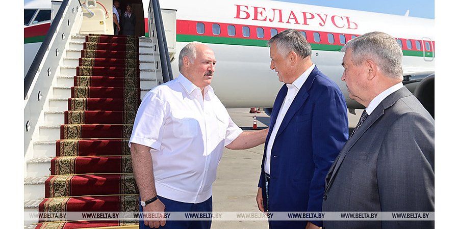 АлександрЛукашенко прибыл в Санкт-Петербург, где встретится с Владимиром Путиным