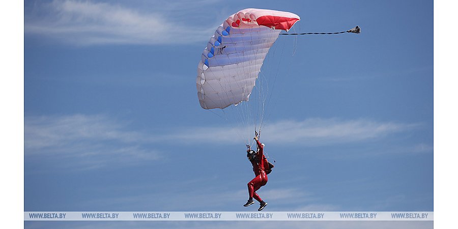 ФОТОФАКТ: Открытый чемпионат Вооруженных Сил Республики Беларусь по парашютному спорту проходит в Гродно