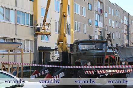 Упор на качество. Завершается капитальный ремонт дома №54 по ул. Советской в г.п. Вороново