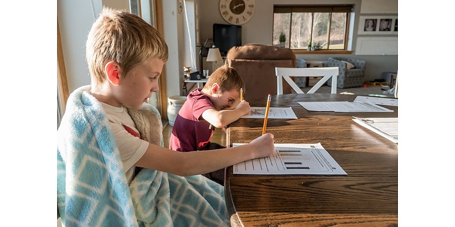 Во всех ли странах задают школьникам домашнее задание? И не вредит ли это детям?