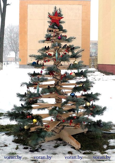Креативные елки украсят улицу Вороново
