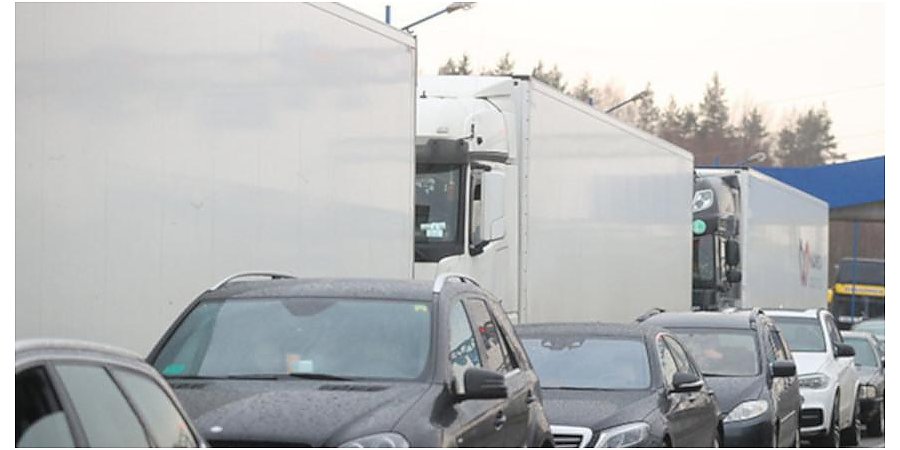 Около 1900 единиц грузового транспорта ожидают въезда в Литву