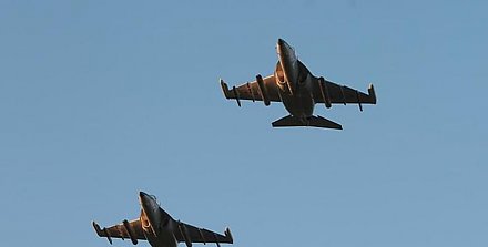 В Барановичах открыли мемориал в честь погибших летчиков Андрея Ничипорчика и Никиты Куконенко