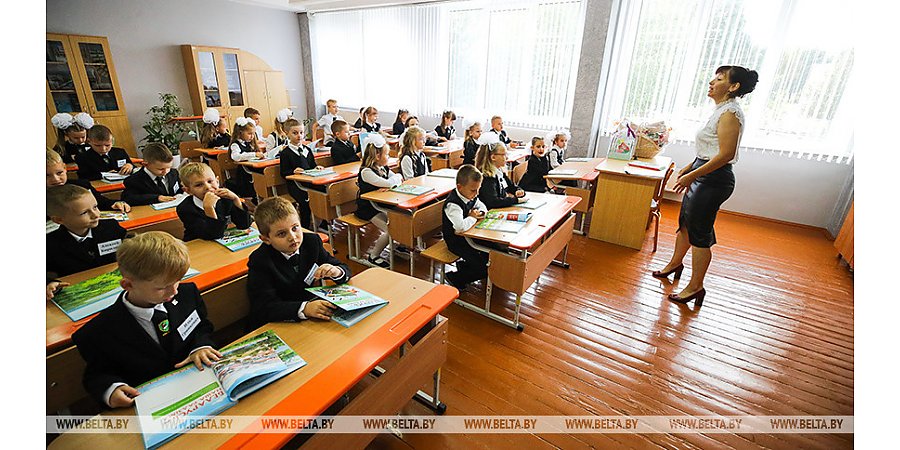 "Платформа для самореализации и старта". В Минске выбирают учителя года Беларуси