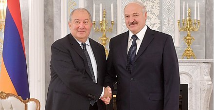 Александр Лукашенко - Армену Саркисяну: в это непростое время особую ценность приобретают взаимное доверие и бескорыстная дружба, которые исторически связывают Беларусь и Армению
